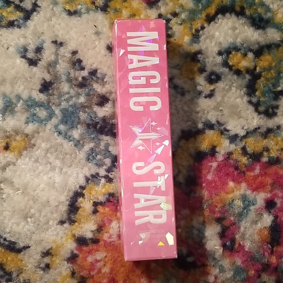 Magic Star liquid concealer (yellow) - Picture 8 of 8